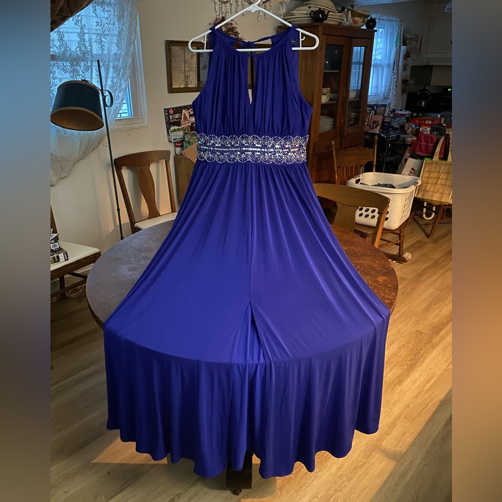 Beautiful blue dress with middle leg spilt